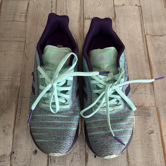 Sneakers - Picture 2 of 7